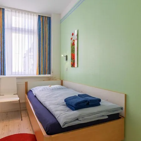 Neyland Budget Apartment
